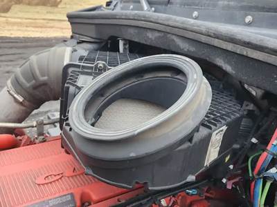 Kenworth T680 Air Cleaner / Air Filter Housing