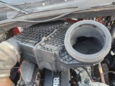 Kenworth T680 Air Cleaner / Air Filter Housing