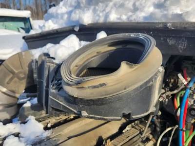 Kenworth T680 Air Cleaner / Air Filter Housing