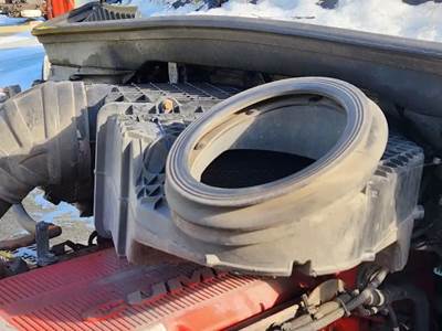 Kenworth T680 Air Cleaner / Air Filter Housing