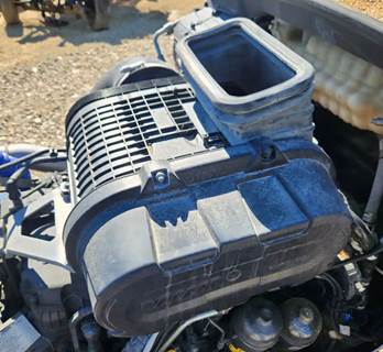 Kenworth T680 Air Cleaner / Air Filter Housing