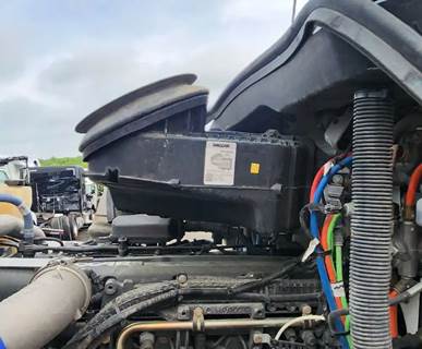 Kenworth T880 Air Cleaner / Air Filter Housing