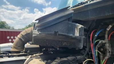 Kenworth T880 Right Air Cleaner / Air Filter Housing