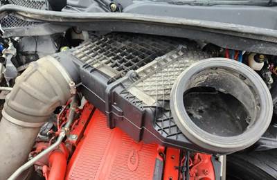 Kenworth T880 Air Cleaner / Air Filter Housing