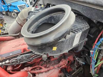 Kenworth T880 Air Cleaner / Air Filter Housing
