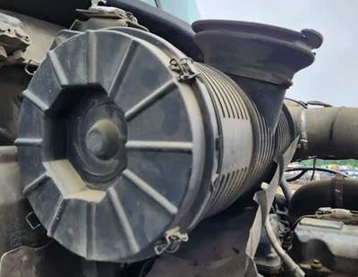 Mack Granite CV713 Right Air Cleaner / Air Filter Housing for a 2006 Mack CV713 Granite