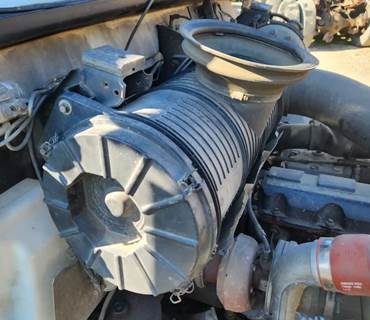 Mack Granite CV713 Right Air Cleaner / Air Filter Housing for a 2005 Mack CV713 Granite