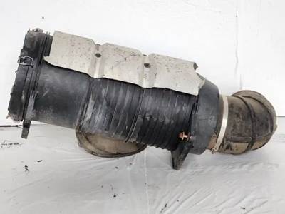 Mack Pinnacle CHU613 Air Cleaner / Air Filter Housing for a 2010 Mack CHU613