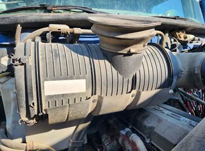 Mack Pinnacle CHU613 Right Air Cleaner / Air Filter Housing for a 2016 Mack CHU613