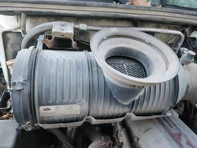 Mack Pinnacle CXU613 Right Air Cleaner / Air Filter Housing for a 2016 Mack CXU613