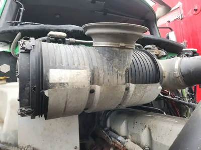 Mack Pinnacle CXU613 Right Air Cleaner / Air Filter Housing for a 2014 Mack CXU613
