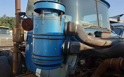 Mack RD685S Right Air Cleaner / Air Filter Housing