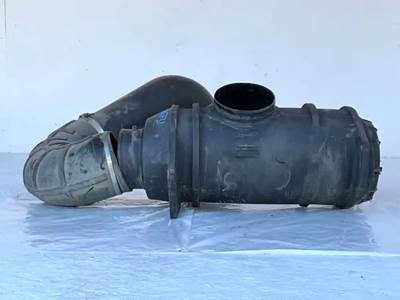 Mack Vision CX613 Air Cleaner / Air Filter Housing for a 2001 Mack CX613 Vision