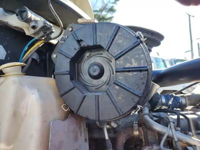 Mack Vision CXN613 Right Air Cleaner / Air Filter Housing for a 2005 Mack CXN613