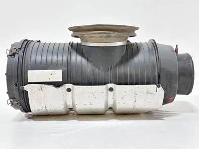 Mack Vision CXN613 Right Air Cleaner / Air Filter Housing for a 2007 Mack CXN613