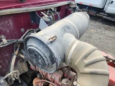 Peterbilt 367 Left Air Cleaner / Air Filter Housing