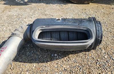 Peterbilt 386 Air Cleaner / Air Filter Housing