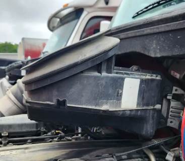 Peterbilt 567 Air Cleaner / Air Filter Housing