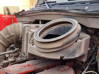 Peterbilt 567 Air Cleaner / Air Filter Housing