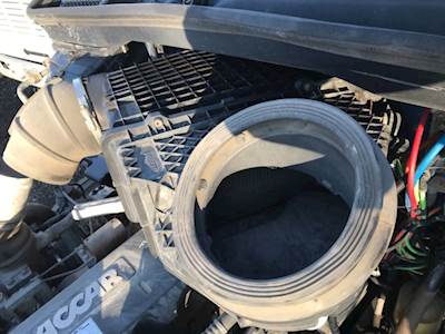 Peterbilt 579 Air Cleaner / Air Filter Housing