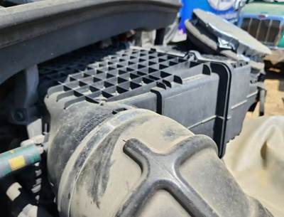Peterbilt 579 Air Cleaner / Air Filter Housing