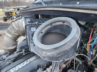 Peterbilt 579 Air Cleaner / Air Filter Housing