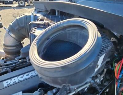 Peterbilt 579 Air Cleaner / Air Filter Housing