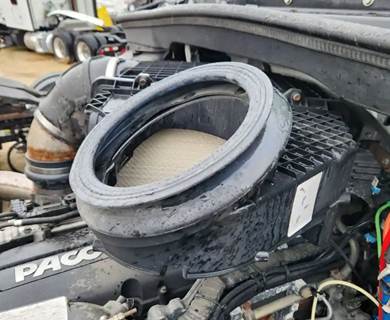 Peterbilt 579 Air Cleaner / Air Filter Housing