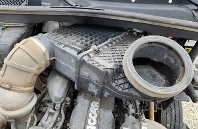 Peterbilt 579 Air Cleaner / Air Filter Housing