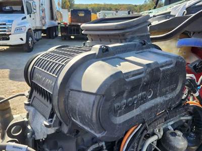 Peterbilt 579 Air Cleaner / Air Filter Housing