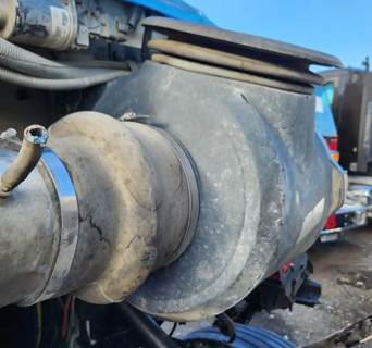 Sterling L9500 Left Air Cleaner / Air Filter Housing