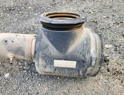 Sterling L9500 Left Air Cleaner / Air Filter Housing