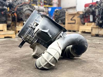 Volvo VNL Right Air Cleaner / Air Filter Housing