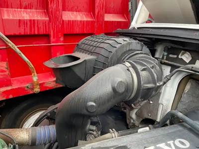 Volvo VNL Left Air Cleaner / Air Filter Housing