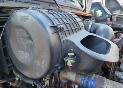Volvo VNL Right Air Cleaner / Air Filter Housing