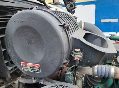 Volvo VNL Right Air Cleaner / Air Filter Housing