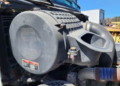Volvo VNL Right Air Cleaner / Air Filter Housing