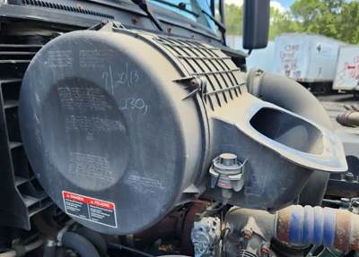 Volvo VNL Right Air Cleaner / Air Filter Housing