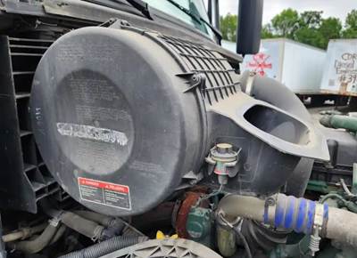 Volvo VNL Right Air Cleaner / Air Filter Housing