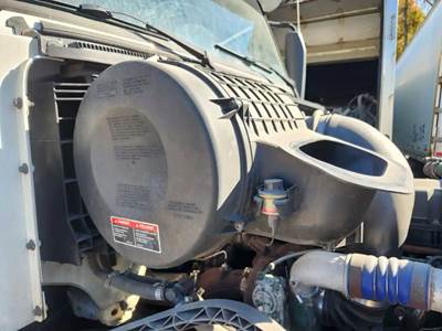 Volvo VNL Right Air Cleaner / Air Filter Housing