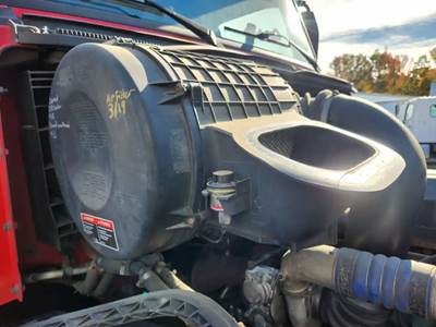 Volvo VNL Right Air Cleaner / Air Filter Housing