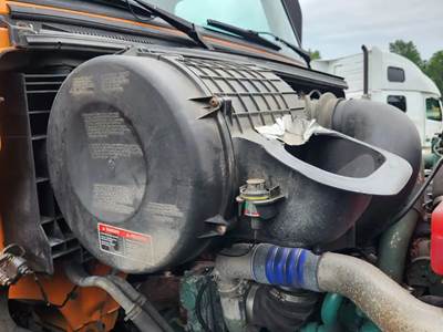 Volvo VNR64T Right Air Cleaner / Air Filter Housing