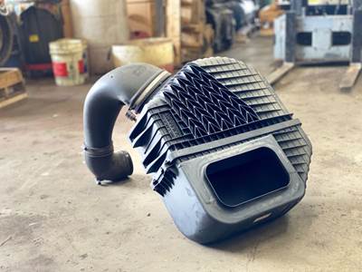 Western Star 5700 Air Cleaner / Air Filter Housing