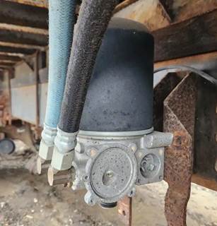 Ford F-700 Air Dryer for a 1994 Ford F700