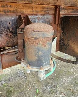 Ford F-800 Air Dryer for a 1999 Ford F800