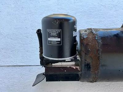 Freightliner Cascadia 113 Air Dryer