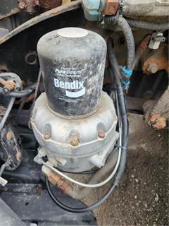 Freightliner Cascadia 113 Air Dryer