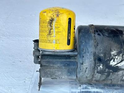 Freightliner Cascadia 113 Air Dryer