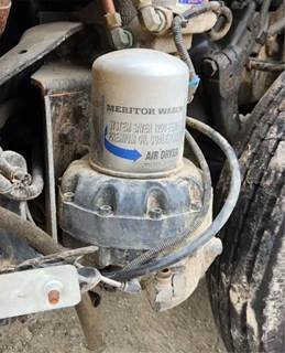 Freightliner Cascadia 125 Air Dryer