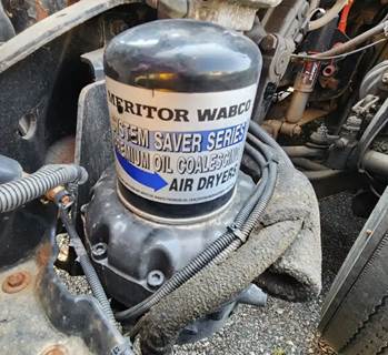 Freightliner Cascadia 125 Air Dryer